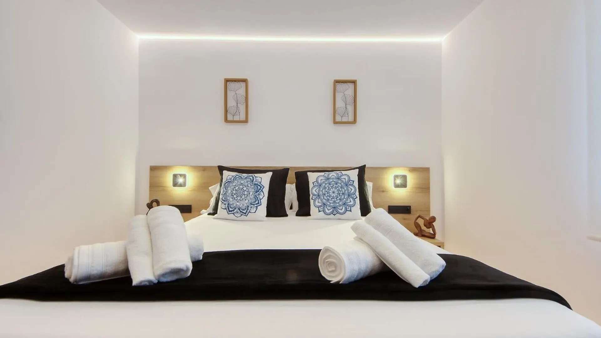 רוזס Atico Crucero Suite Vip 0*,  ספרד