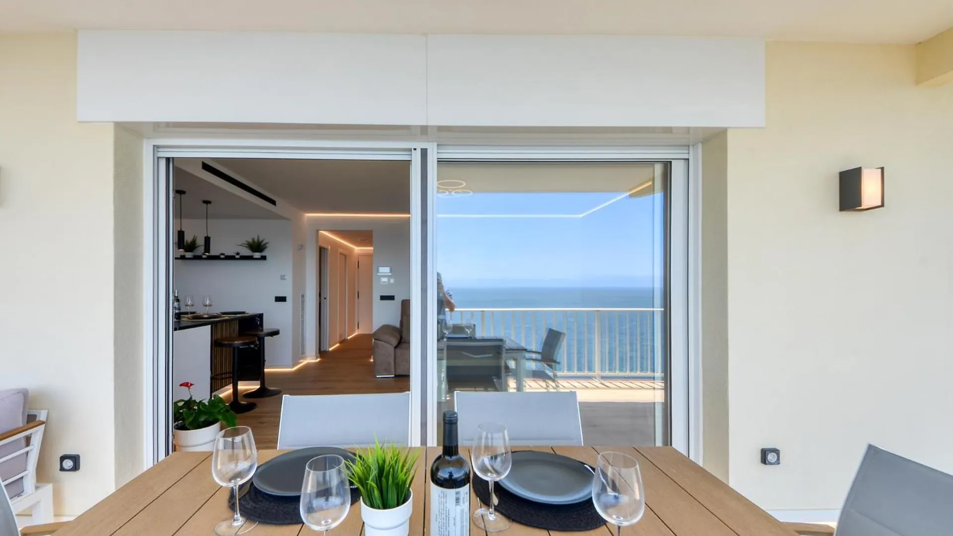 רוזס Atico Crucero Suite Vip 0*,  ספרד